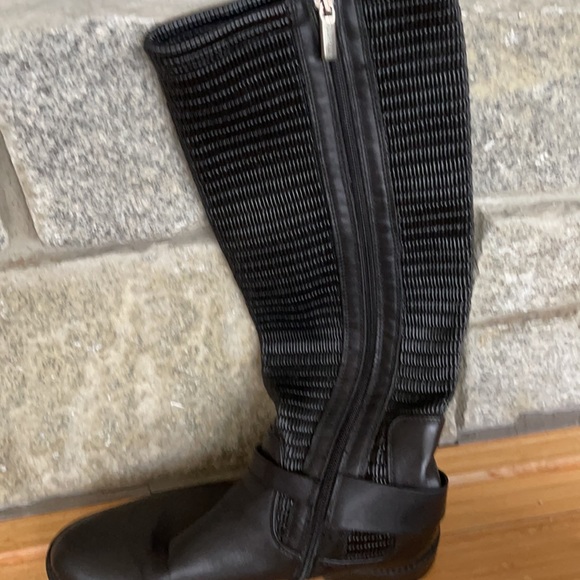 Aquaria Boots - Picture 3 of 5